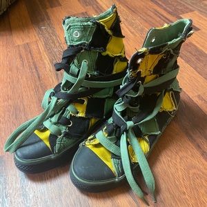 VINTAGE CONVERSE HIGH TOPS